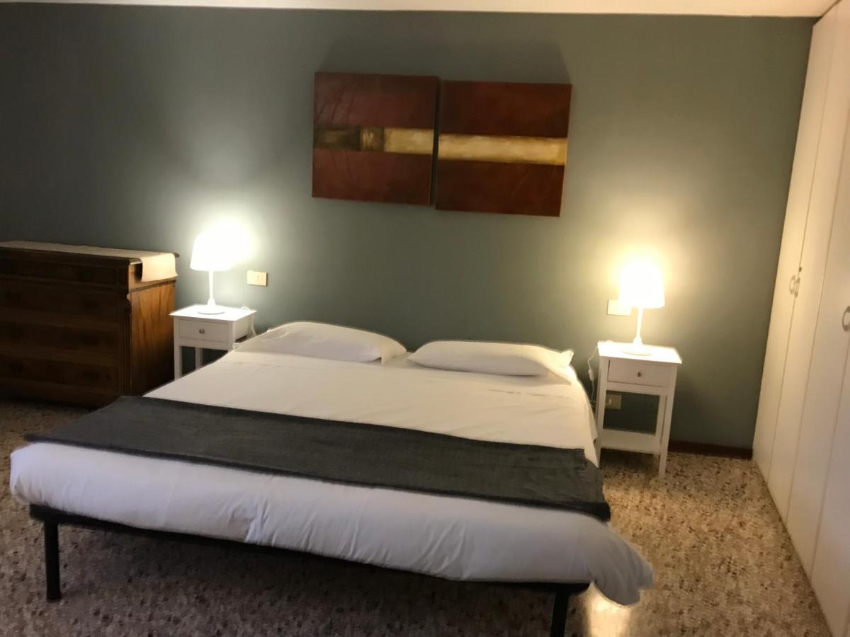 Venice And Venice Apartments - Private Rooms In Shared Apartment Exterior foto