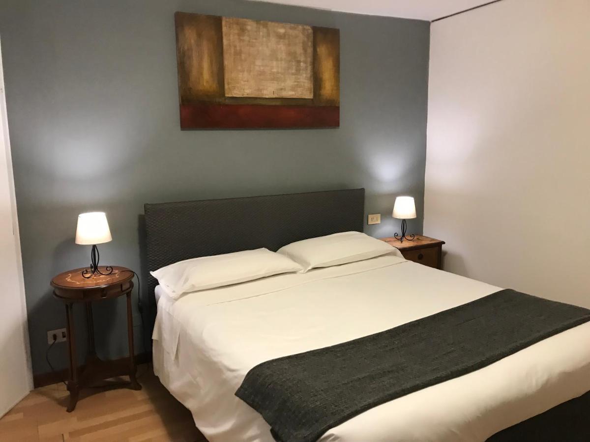 Venice And Venice Apartments - Private Rooms In Shared Apartment Exterior foto
