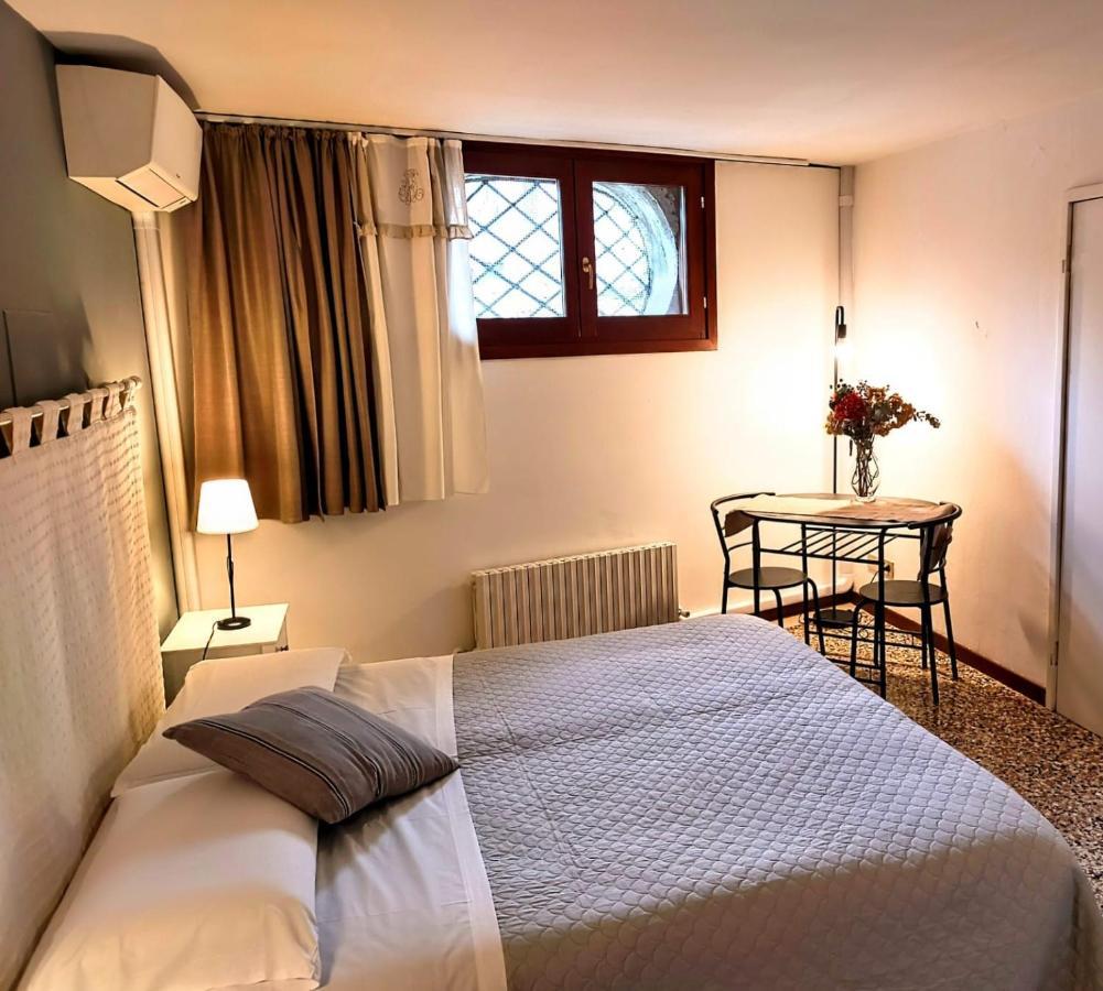 Venice And Venice Apartments - Private Rooms In Shared Apartment Exterior foto