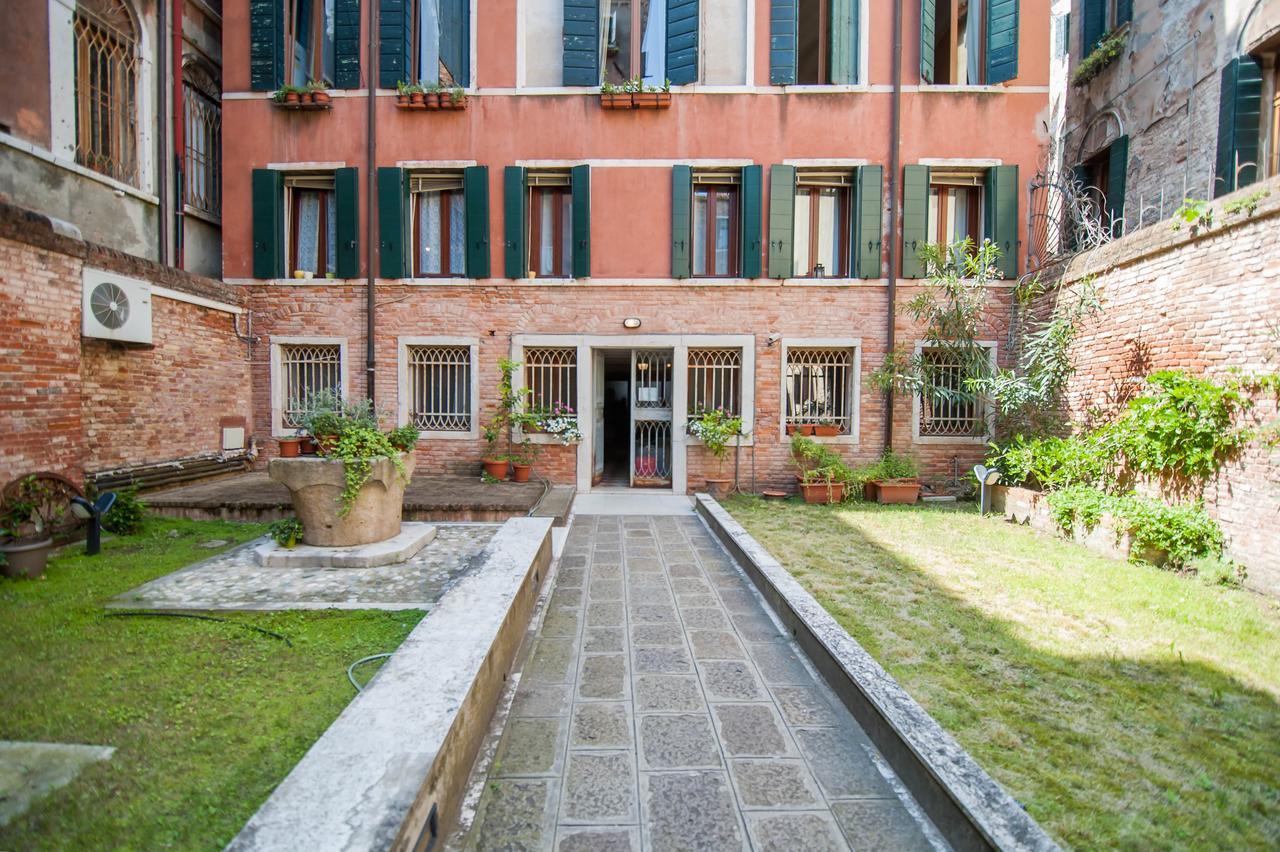 Venice And Venice Apartments - Private Rooms In Shared Apartment Exterior foto