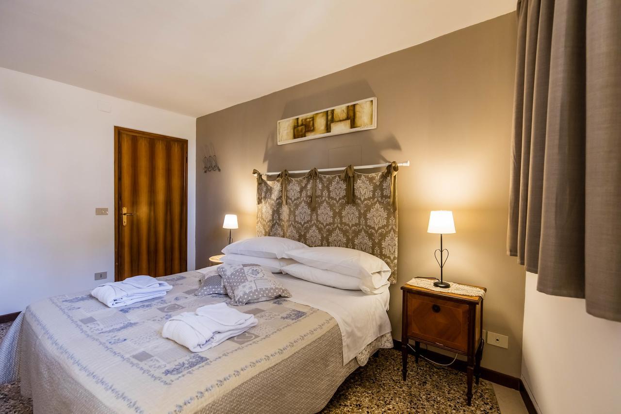 Venice And Venice Apartments - Private Rooms In Shared Apartment Exterior foto