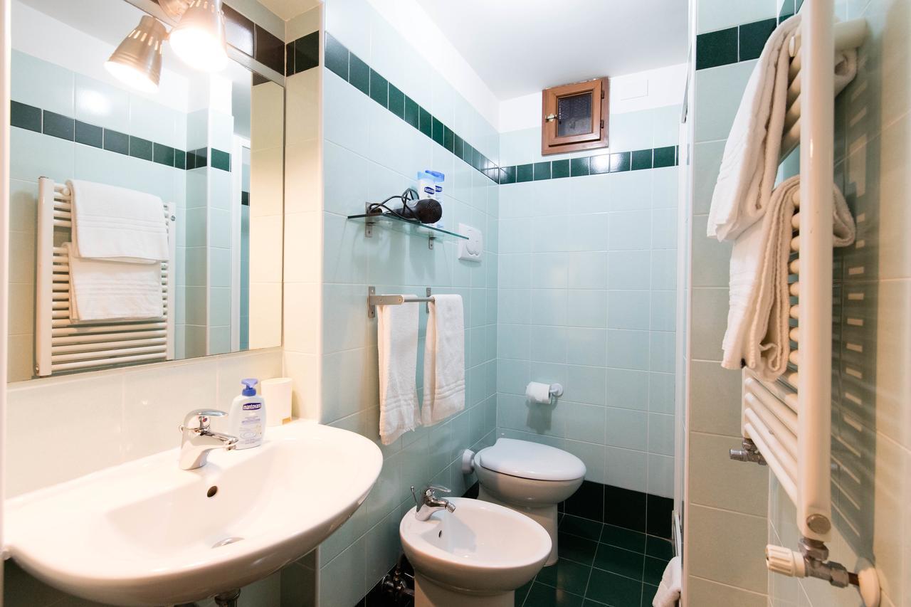 Venice And Venice Apartments - Private Rooms In Shared Apartment Exterior foto