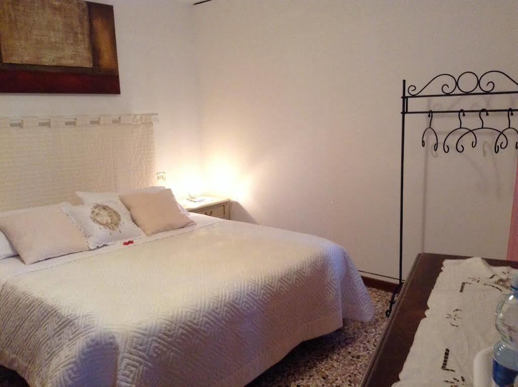 Venice And Venice Apartments - Private Rooms In Shared Apartment Exterior foto
