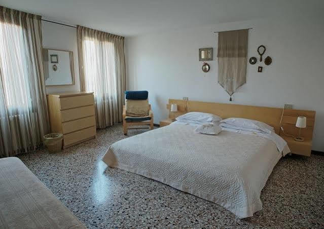 Venice And Venice Apartments - Private Rooms In Shared Apartment Exterior foto