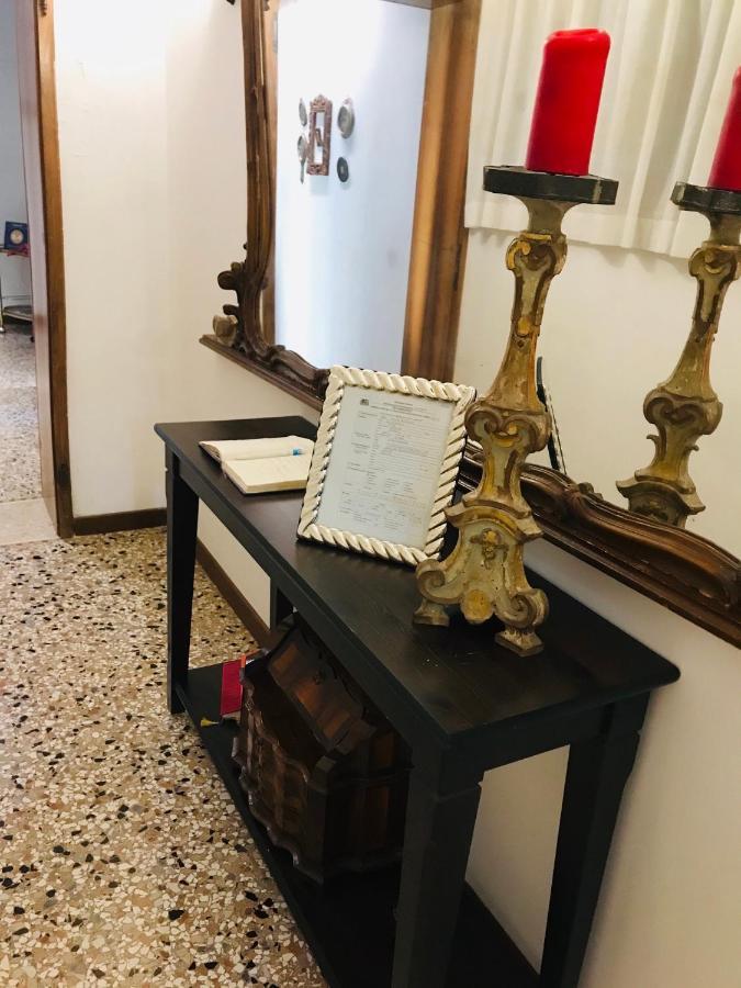 Venice And Venice Apartments - Private Rooms In Shared Apartment Exterior foto
